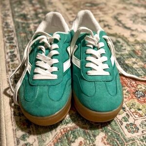 NWT steve madden trendy green suede sneakers